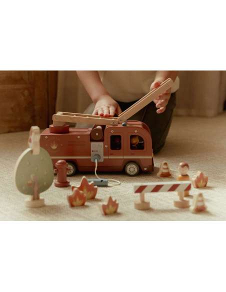 SET BOMBEROS CON CAMIÓN FSC LITTLE DUTCH LD2536